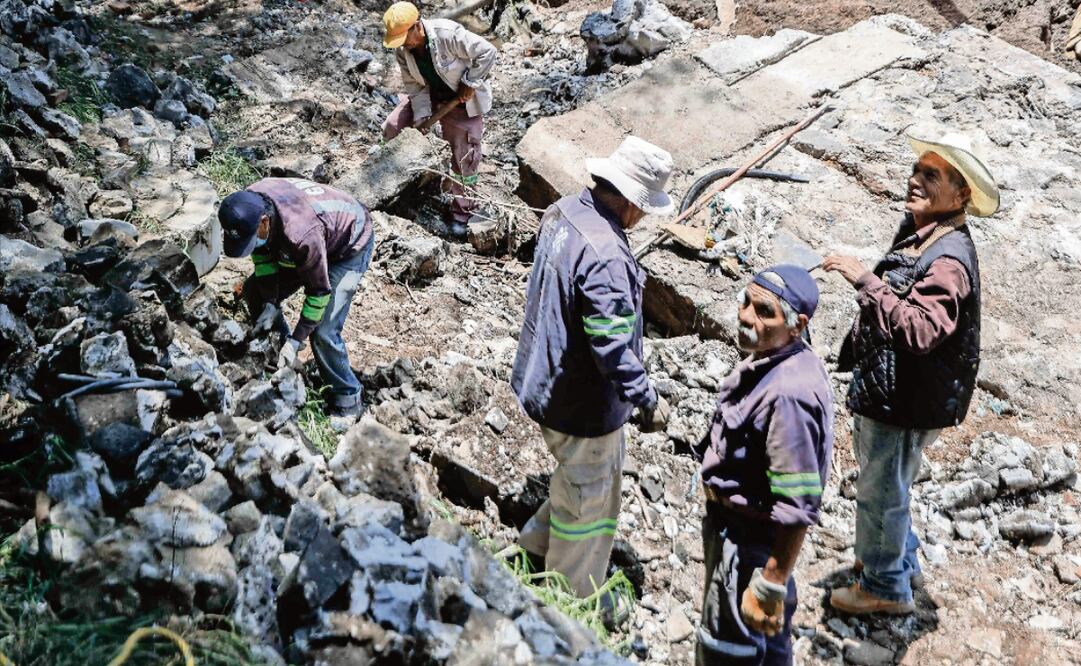 En la limpieza hubo trabajadores de la alcaldía y el gobierno central. Foto: Diego Simón Sánchez / EL UNIVERSAL