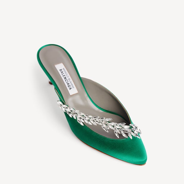 Este tipo de tacón es ideal para quienes buscan estilizar sin aportar demasiada altura. Foto: Balenciaga