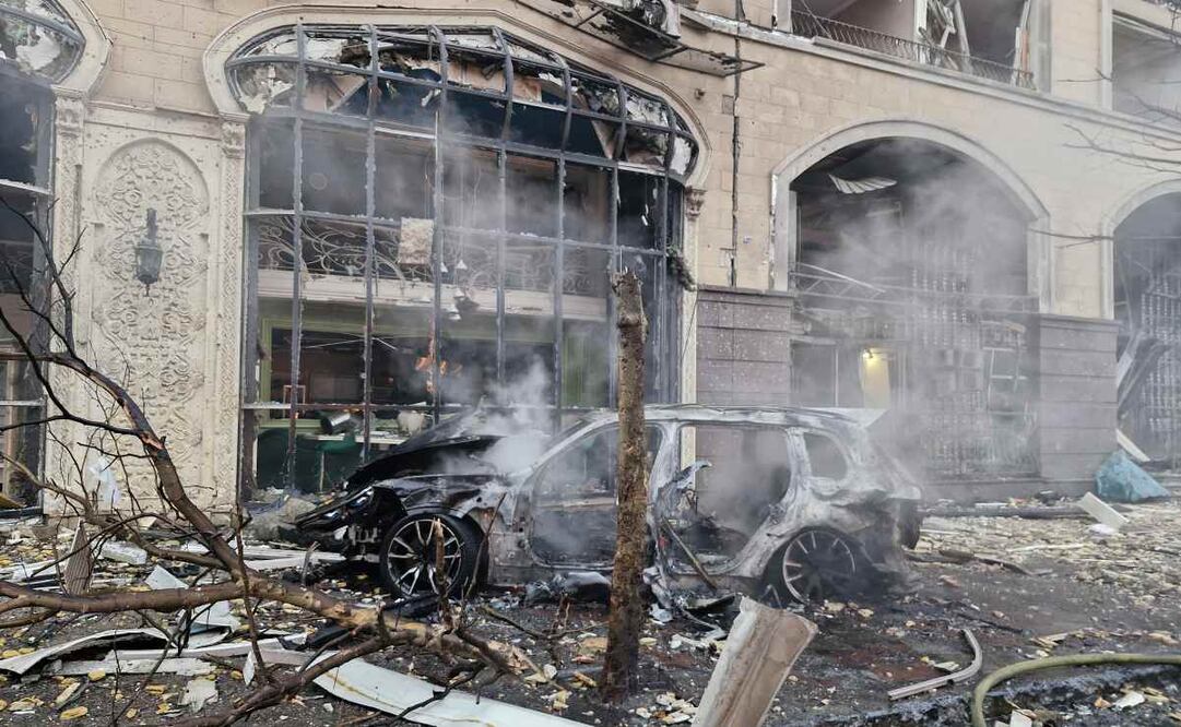 Imagen del 20 de diciembre de 2024 de los daños causados por un ataque ruso con misiles y drones, en Kiev, Ucrania. Al menos una persona murió y dos resultaron heridas el viernes en un ataque ruso con misiles y aviones no tripulados contra Kiev, capital de Ucrania, informaron las autoridades. La Fuerza Aérea de Ucrania dijo que Rusia lanzó sobre Kiev varios misiles balísticos después de ataques nocturnos con drones. Foto: Xinhua