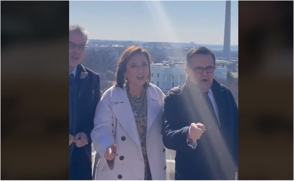 Xóchitl Gálvez junto a su equipo de campaña