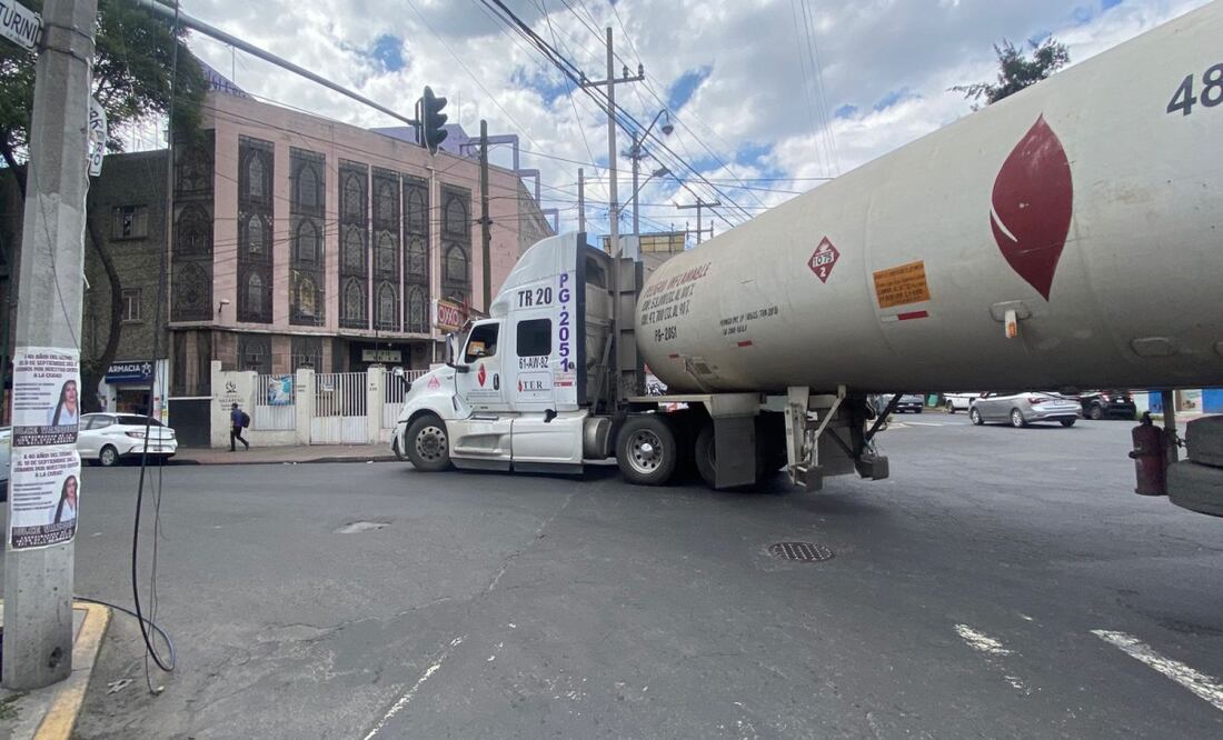 Vecinos denuncian paso constante de pipas de gas pese a restricciones en la CDMX. Foto: Juan Carlos Williams