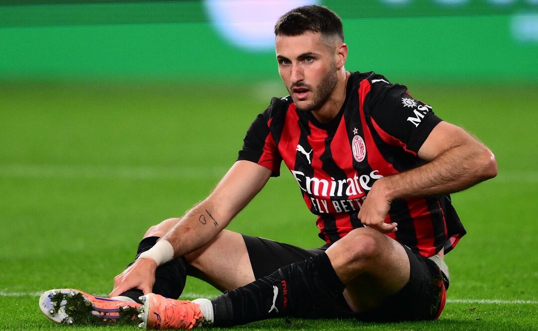 El mexicano Santiago Giménez durante el empate a ceros entre Juventus y Milan | FOTO: AFP