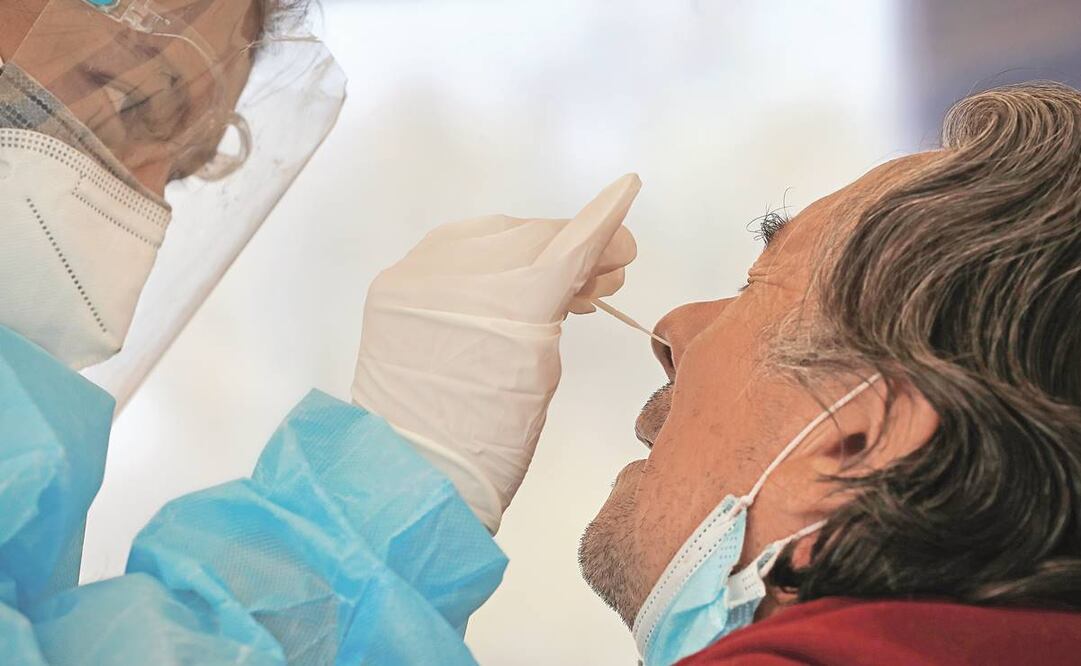 La variante ómicron es incluso más contagiosa que el virus del sarampión, dice el médico Adán Navarro. Foto: Archivo/ EL UNIVERSAL.