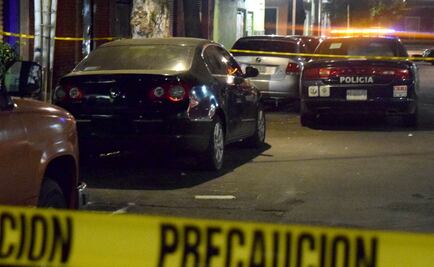 Matan a hombre y hieren a otro a bordo de auto en Miguel Hidalgo