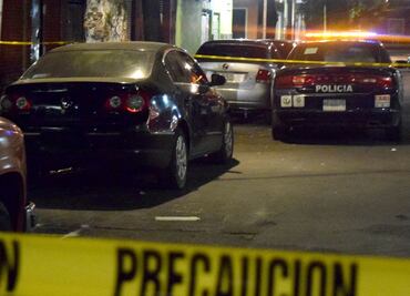 Matan a hombre y hieren a otro a bordo de auto en Miguel Hidalgo