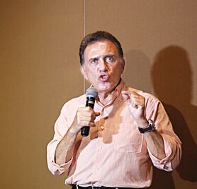 Yunes Linares se registra como precandidato del PAN en Veracruz