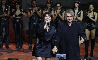 Alejandra Guzmán rompe la placa de "Malinche" en pleno festejo de aniversario