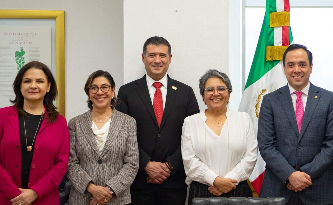 La Secretaría Anticorrupción y Buen Gobierno y el Pleno del INAI. Foto: X @BuenGobierno_mx