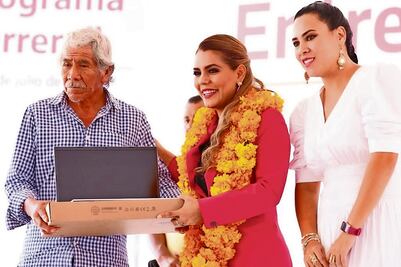 Reciben 3 mil 100 adultos mayores apoyo económico