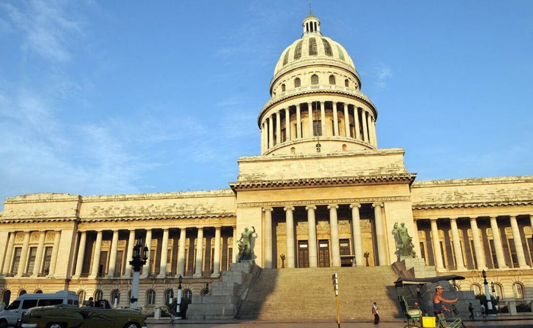 El Capitolio de La Habana fue inaugurado en 1929 y se considera una réplica casi exacta del estadounidense ubicado en Washington. FOTO: Archivo/EFE.