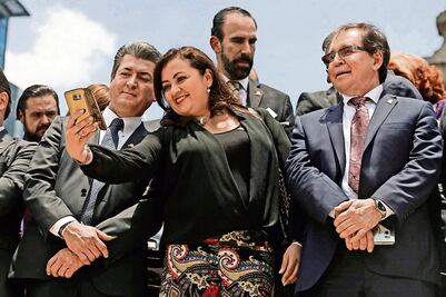 Se manifiestan al pie del Ángel