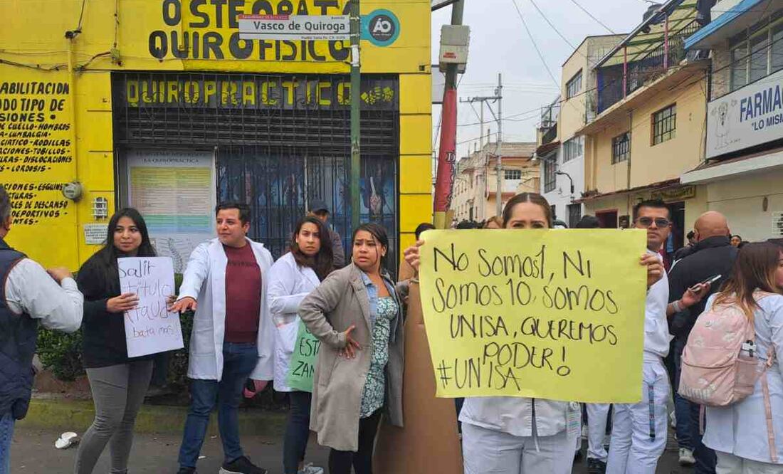 Bloqueo sobre Vasco de Quiroga y calle Nicolás Bravo por Alumnos de la universidad de la Salud. Foto: Juan Carlos Williams. EL UNIVERSAL