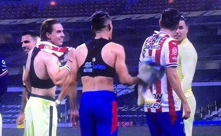 Critican a jugadores de Chivas por intercambiar playeras con elementos del América