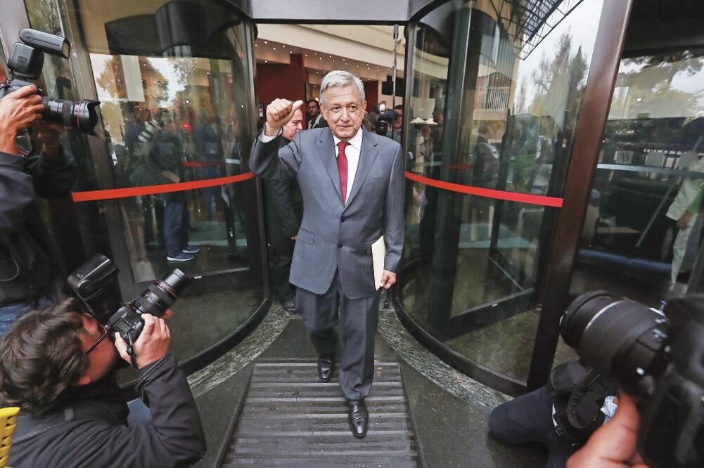 Andrés Manuel López Obrador delantó que propondrá una reforma legal para para poder juzgar al Presidente de la República en funciones por los delitos de corrupción y de violación de derechos políticos electorales. (ALEJANDRO ACOSTA. EL UNIVERSAL)