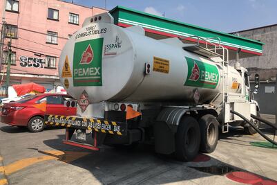 Sujetos armados roban pipa de Pemex cargada con 25 mil litros de gasolina Magna