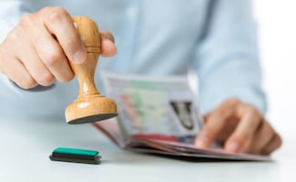 EU suspende emisión de visas para 75 países; incluye a Rusia, Irán y hasta Brasil