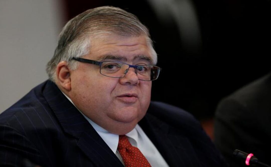 Mexican Central Bank Governor Agustin Carstens addresses the audience during a meeting at the Senate in Mexico City - Photo:Carlos Jasso/REUTERS