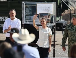 Sheinbaum resalta la capacidad de la Defensa para liderar proyectos; inaugura construcción del Tren México-Querétaro