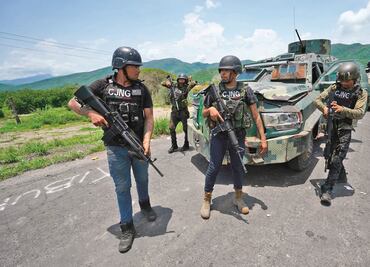 Crece la tensión entre población de Aguililla