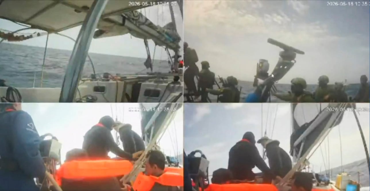 Captura de un video de retransmisión en directo de los propios barcos de la Flotilla Global Sumud que se encuentran rumbo a la Franja de Gaza, donde se observa cómo los militares abordan uno de los buques. Foto: EFE