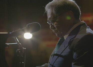 Subastarán controversial canción de Armando Manzanero