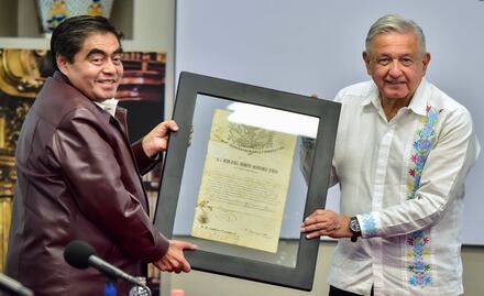 AMLO y Miguel Barbosa evalúan programas para el Bienestar en Puebla