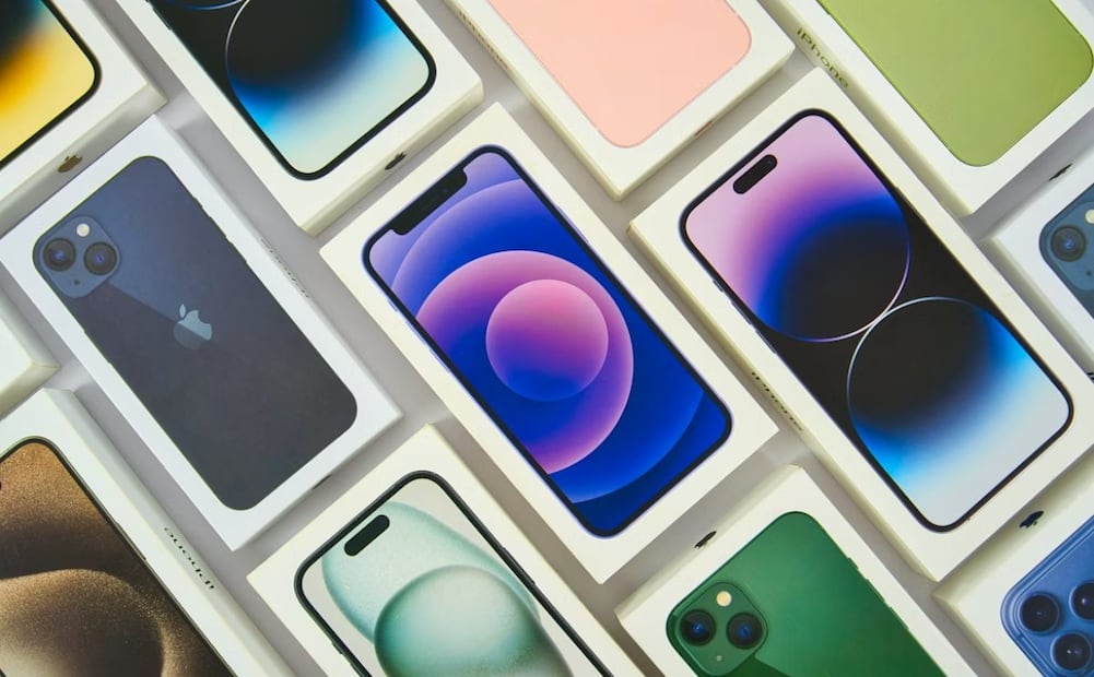 Consulta si tu iPhone ha recibido iOS 26.5 y descárgala manualmente. Foto: Unsplash
