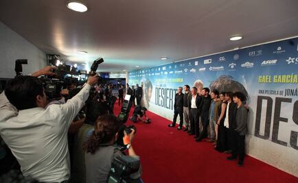 Los Cuarón y Gael desfilan por la alfombra de "Desierto"