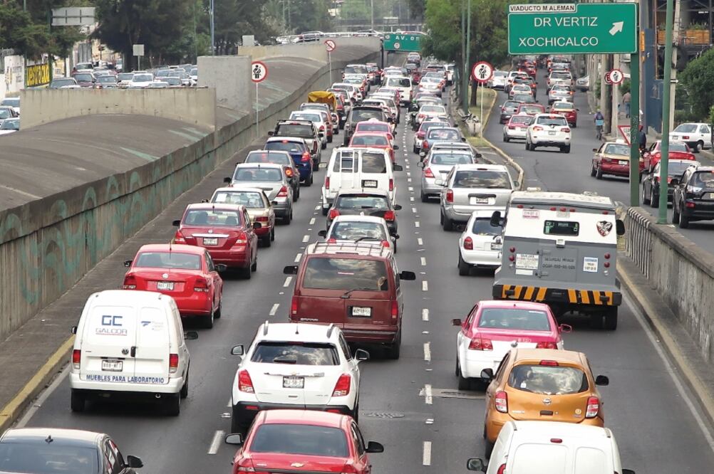Los criminales operan en las “horas pico” cuando el tráfico se intensifica y los conductores van usando sus teléfonos celulares. (ARCHIVO. EL UNIVERSAL)