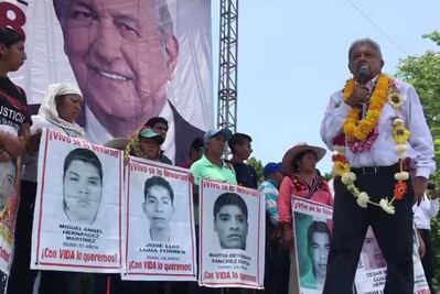 “Comisión de la verdad”-AMLO: a padres de los 43