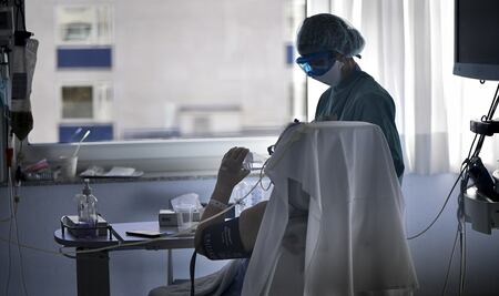 La probabilidad de ser hospitalizado por ómicron es un 69% menor, en comparación con delta 