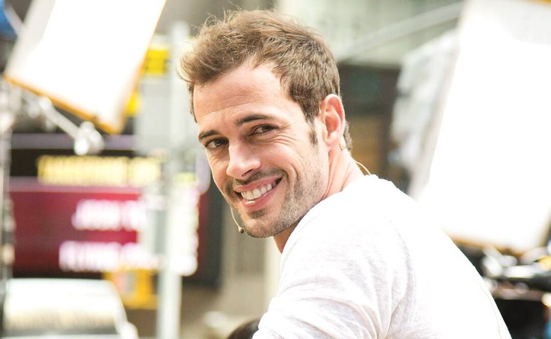 Chau mostró la foto de un bebé rubio con una mujer, a la que identificó como Bárbara Levy, la madre del actor, y afirmó que ambos se conocieron en la escuela preparatoria en Cuba. FOTO: Archivo/AP.