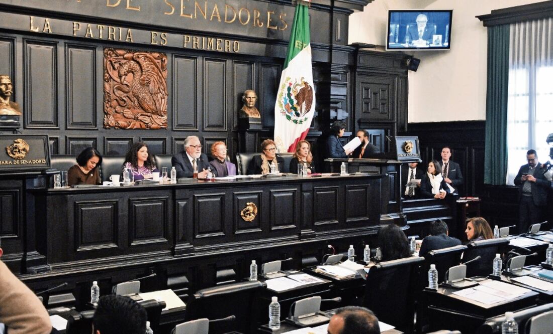 El aumento en el rubro implicó una disminución al presupuesto previsto para imprimir ejemplares de la Constitución, que serán repartidos entre la población, pues éste bajó de 4.3 millones a 3 millones 064 mil 103 pesos (ASAMBLEA CONSTITUYENTE)