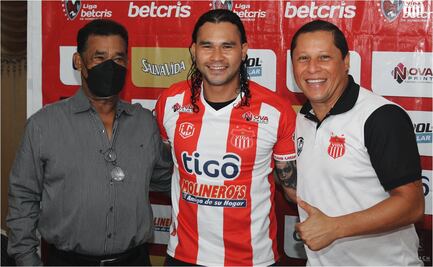 'Gullit' Peña es presentado con su nuevo equipo, 'Dejaré todo en el campo'