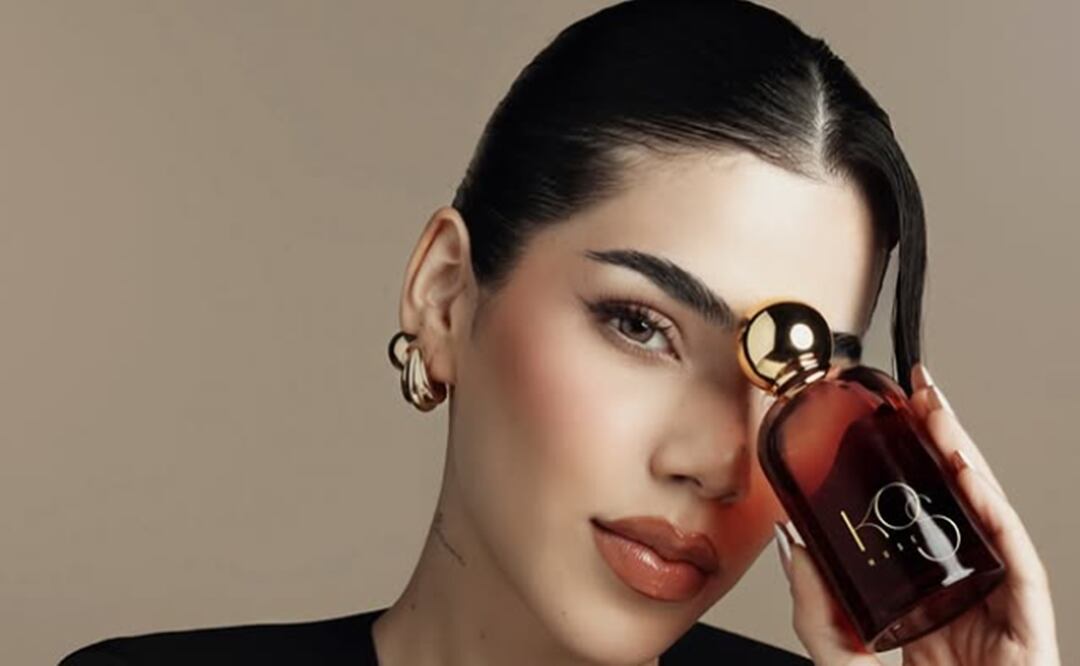 Kenia Os , amante de los perfumes, crea el suyo con una combinación muy especial.