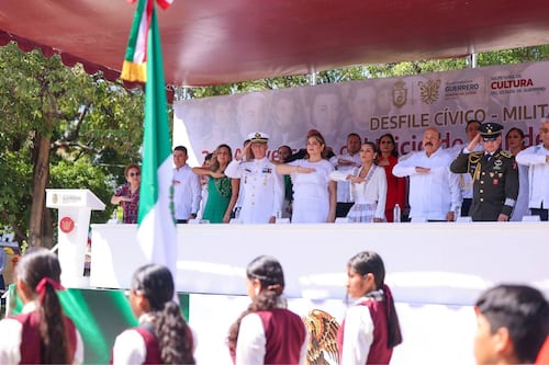 Militares, estudiantes y charros encabezan desfile por Independencia en Chilpancingo
