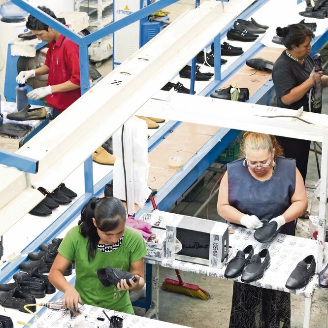 De acuerdo con los industriales, en los sectores de calzado, textil y confección se plantea retomar aranceles de 25% a 30%; para el acero se propone 15%. ARCHIVO EL UNIVERSAL