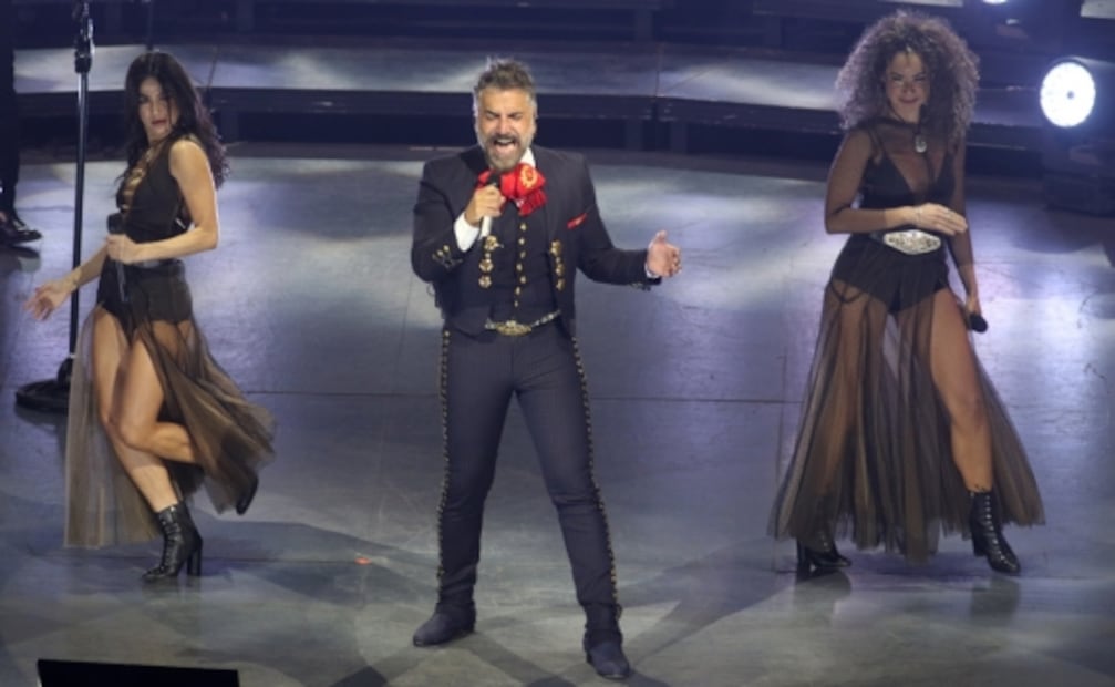 "Esperamos un gran milagro": Alejandro Fernández dedica canción a Chente