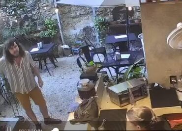 VIDEO Extranjero agrede y amenaza de muerte a empleada de cafetería en Mérida, Yucatán; víctima interpone denuncia