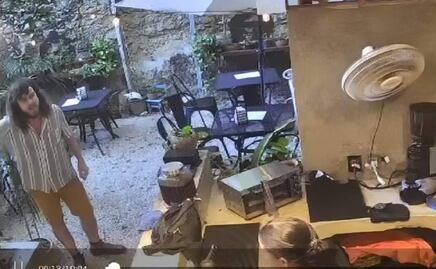 VIDEO Extranjero agrede y amenaza de muerte a empleada de cafetería en Mérida, Yucatán; víctima interpone denuncia