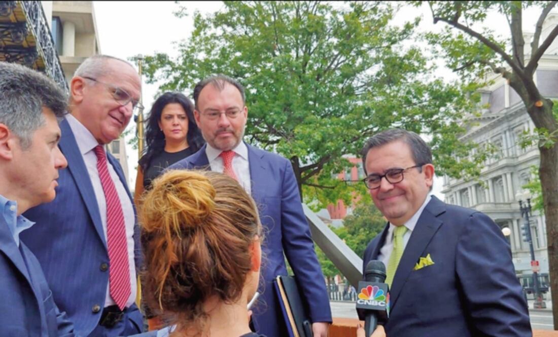 Jesús Seade, asesor del virtual presidente electo, Andrés Manuel López Obrador (segundo de izq. a der), y los titulares de la SRE, Luis Videgaray, y de Economía, Ildefonso Guajardo, al llegar a una reunión en la representación comercial de EU. (CORTESÍA)