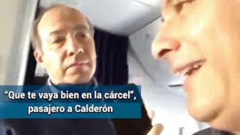 Increpan al expresidente Felipe Calderón durante vuelo 