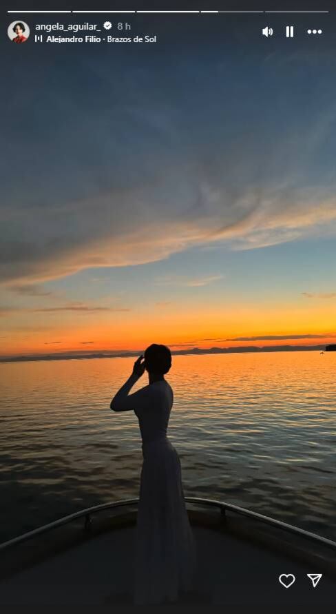 Ángela Aguilar posa frente al atardecer en su luna de miel con el cantante de regional mexicano Christian Nodal.