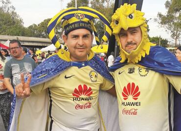 Salida del presidente divide a fans