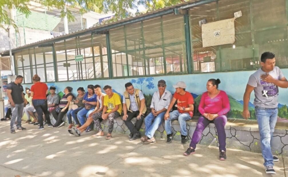 Migrantes reciben casi 5 mil pesos al mes por limpiar espacios públicos en Oaxaca