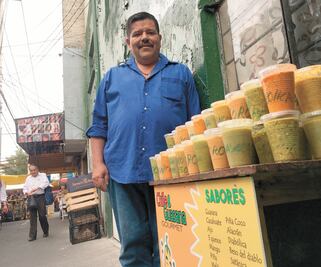 "El Señor de las salsas": de ser chef a vender en los tianguis