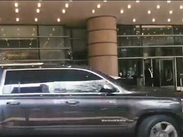 Fans se quedan con ganas de saludo de Harry Styles