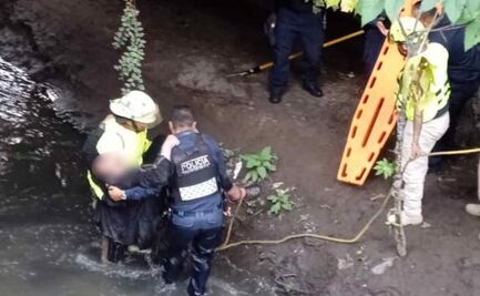 Adulto mayor cae a canal de aguas negras en Coyoacán; no presenta lesiones