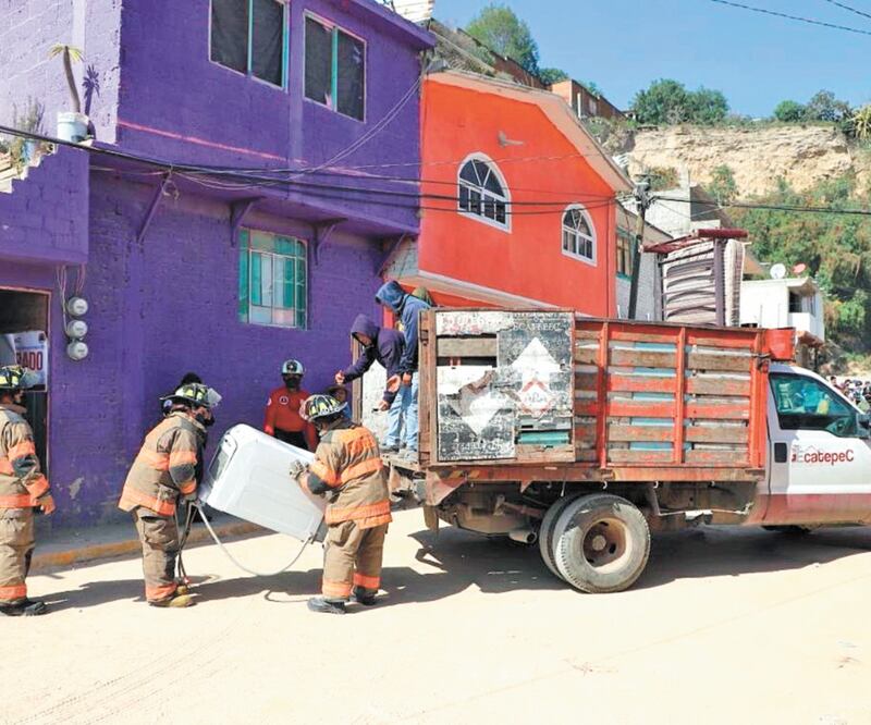 El martes pasado los deslaves dañaron tres viviendas en Santa María Tulpetlac. Foto: Emilio Fernández. EL UNIVERSAL