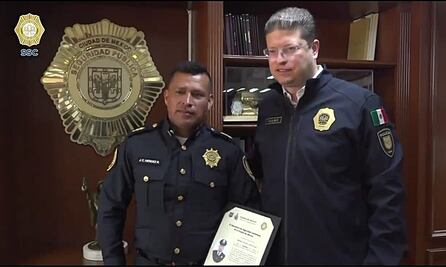 Pablo Vázquez entrega ascensos y reconocimientos a policías por su labor contra la delincuencia